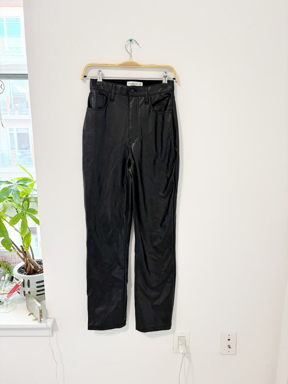 Abercrombie & Fitch Black Vegan Leather '90s Straight Pants Size 0